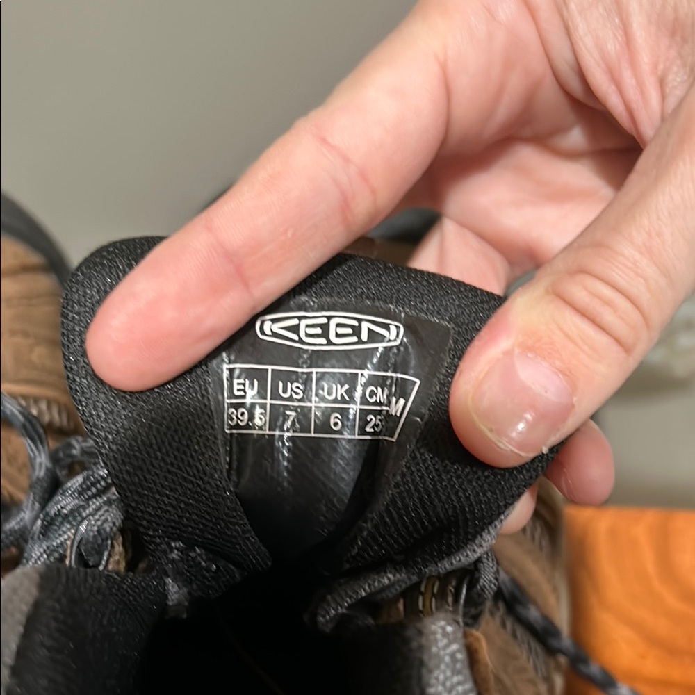 Women's Keen Brown Hiking Boots - Picture 4 of 4